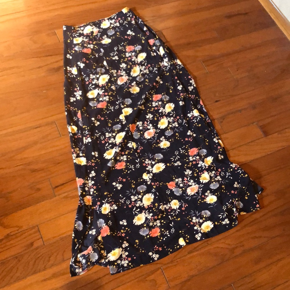 Flowy maxi skirt